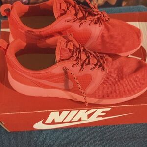 Nike Rosherun hyp sneakers size 9 Women's New